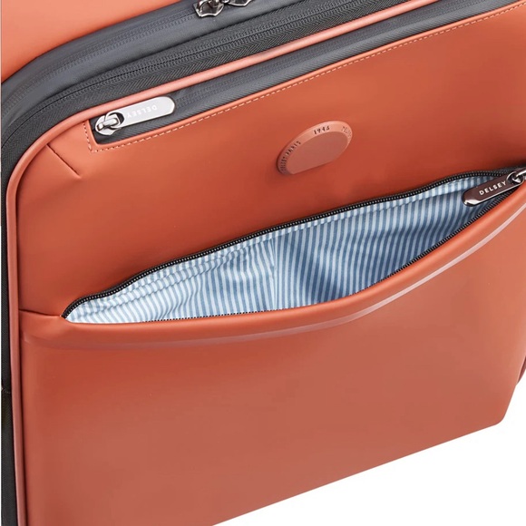 Delsey Paris Turenne SOFT
EXPANDABLE CARRY-ON SPINNER 14.25 x 10.5 x 21.75 IN - Picture 10 of 16